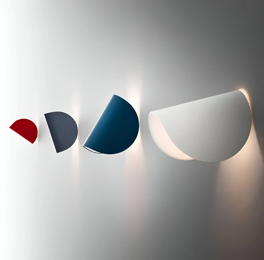 Applique Murale Twister – Lampe Murale Métallique Rotative avec Design Courbé